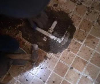 八宿卫生间漏水维修公司为您分享下卫生间渗水如何处理及注意事项